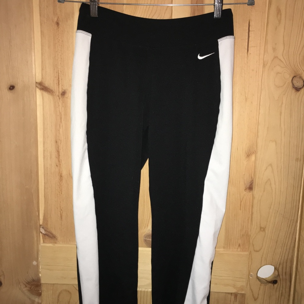 🌺NIKE LEGGINGS (CROPPED)
